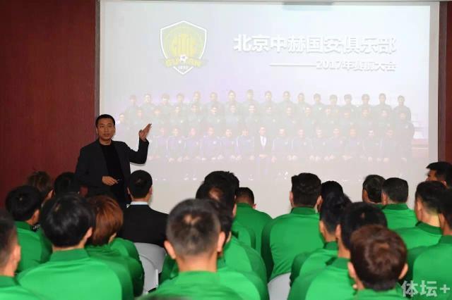 一旦它变成真人以后，我们可能先会提出更多的关于现实细节的这种思考，那种神奇的魅力就不一定能够有很好的保证”。