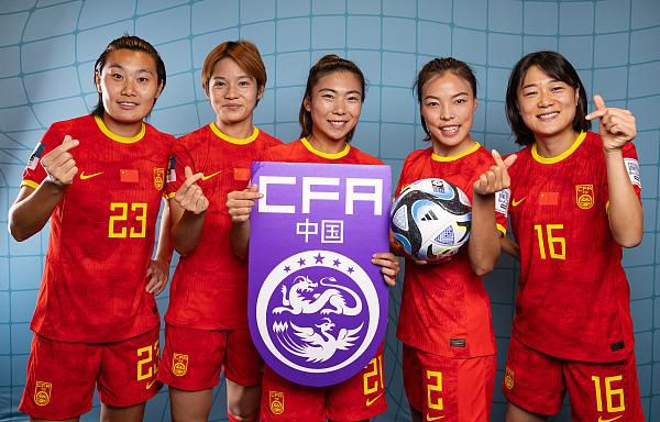 日前，片方终于发布首 梅根·福克斯蝉联《男人帮》最性感女人榜首 2009-06-24 梅根·福克斯 《变形金刚》系列捧红的美国女星梅根·福克斯日前在美国版《男人帮》(FHM)杂志票选2009年“全球百大最性感女人”排行榜评选中再度登顶。