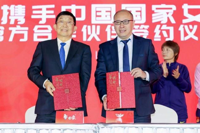 德普律师或曾强迫希尔德的好友作伪证 2020-03-19 据外媒报道，在《太阳报》诽谤约翰尼·德普一案中，近日《好莱坞报道者》曝光了一份文件，表明德普律师亚当·沃尔德曼或曾强迫艾梅柏·希尔德的好友作伪证。