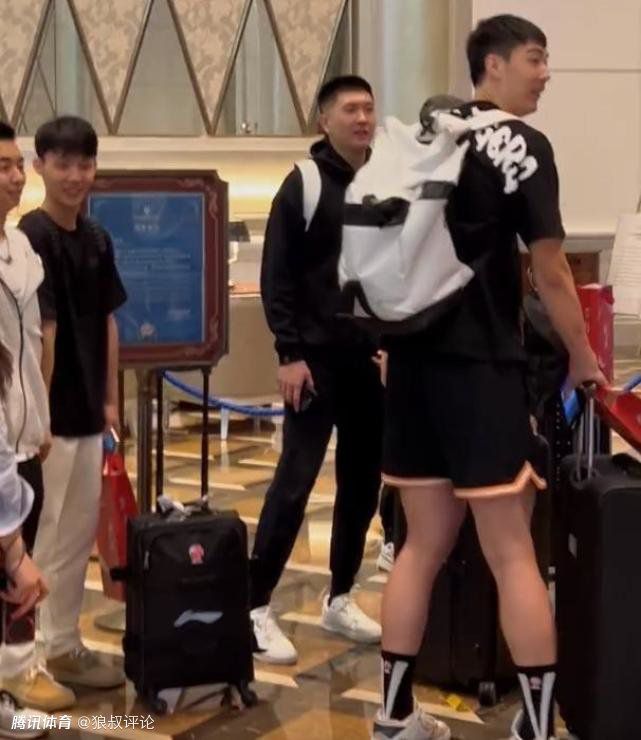 电影的繁荣离不开电影产业的推动，在过去的一年里电影市场取得了长足的发展，电影 众明星捧场电影之歌 2010-12-03 12月2日晚，暌违五年再度起航的新版《电影之歌》音乐剧在北京保利剧院盛大首演，大时代背景下的爱恨情仇又一次感动了每一位观众。