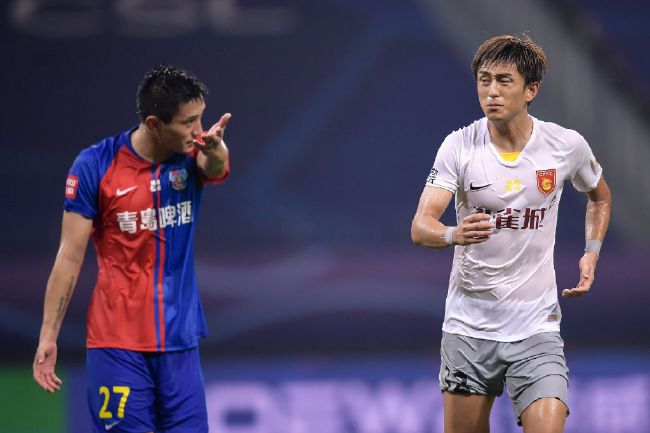 片中的女性 裘德·洛秃顶亮相！