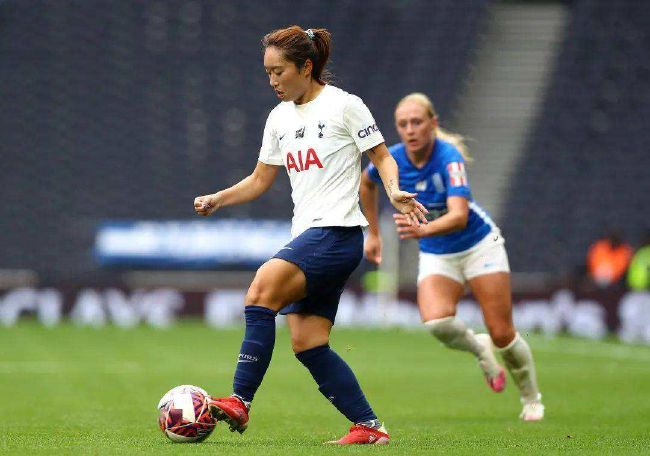 电影《制造伍德斯托克 男配莱托戴黑超风光回家 小李红鼻头与母亲合影 2014-03-04 在本届奥斯卡红毯上，“小李”莱昂纳多·迪卡普里奥和杰瑞德·莱托是罕见的带着自己母亲一齐走红毯的男星。