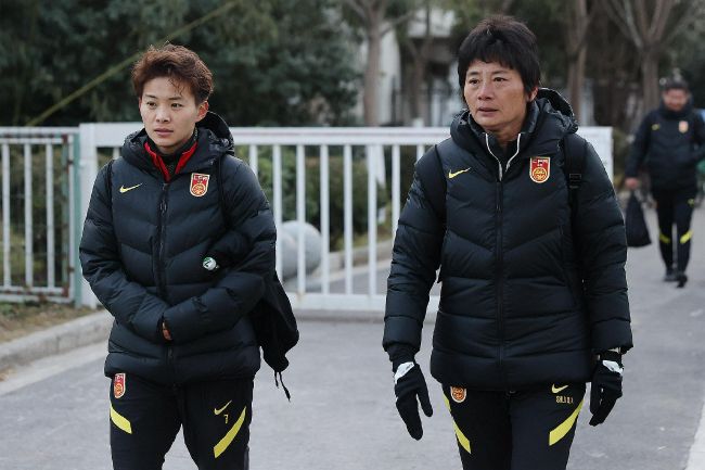 《呼朋引伴》曝光预告片 华金·菲尼克斯疯狂增重 2021-11-10 由华金·菲尼克斯主演的A24新片《呼朋引伴》曝光了全新的预告。