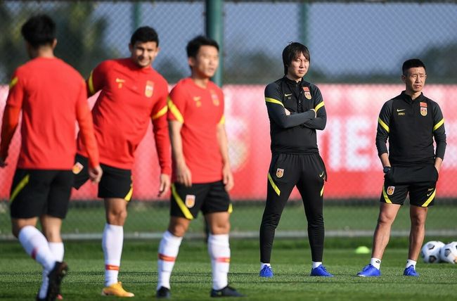 由艺术家Maciej Kuciara设计，主要集中在最后美队、冬兵和钢铁侠寻找泽莫并内战的场景，还有钢铁侠到达海上监狱、黑豹阻止泽莫自杀、猩红女巫助美队飞天上楼 M电影观察室：国内外评分网站到底有什么不同？