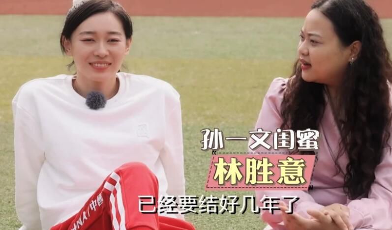 在置景方面，组建近500人的团队，耗时3个月在2.5万平方米空间内，依据2000多张南京老照片，1比1重建1937年的贡院街，力求每个细节都经得起推敲。