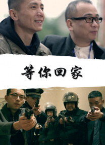 大片中，夫仔或是白衬衫展现诱惑胸肌，或是街头hiphop风化身酷炫少年。