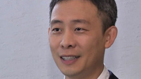 ”她始终告诉青年创作者，不必被制作成本束缚创作，资方真正看重的，永远是故事本身的商业价值与表达深度。